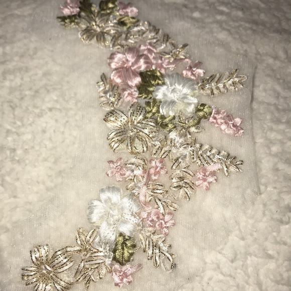 New Beautiful 3D Flower Appliqués - Picture 8 of 9